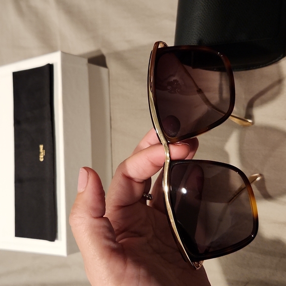 NWT CELINE CL40141U This square Celine sunglass is havana and gold frame. - Picture 11 of 12